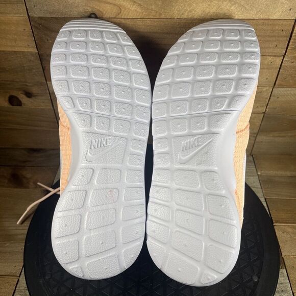 Nike Women’s Side 8.5 Roshe One Crimson Tint White 599729-802 Youth 7 - Picture 9 of 10